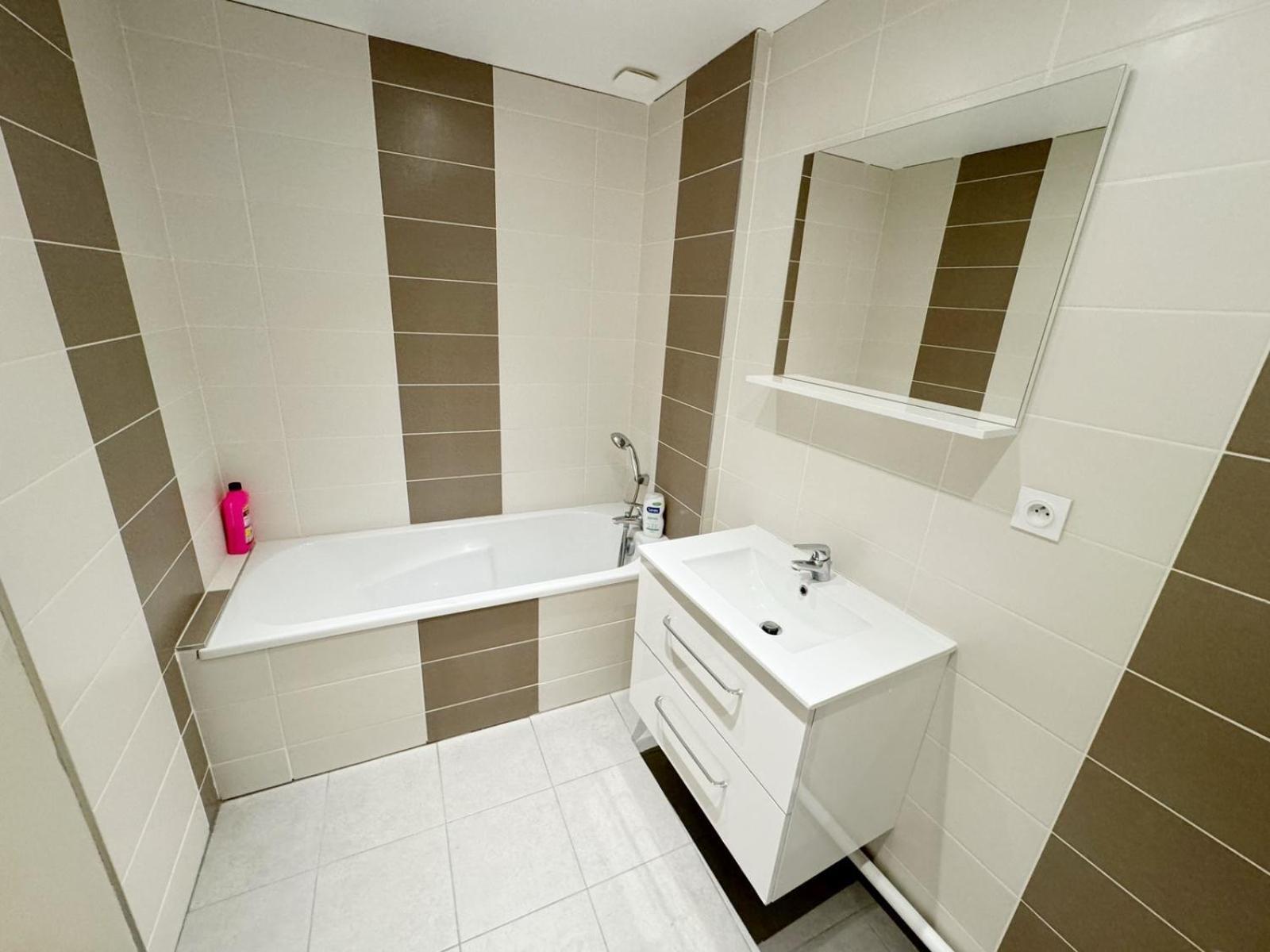 24 Chic & Cosy Grand Appart 88M2 Parking Gratuit Hypercentre Netflix Saint-Etienne  Esterno foto